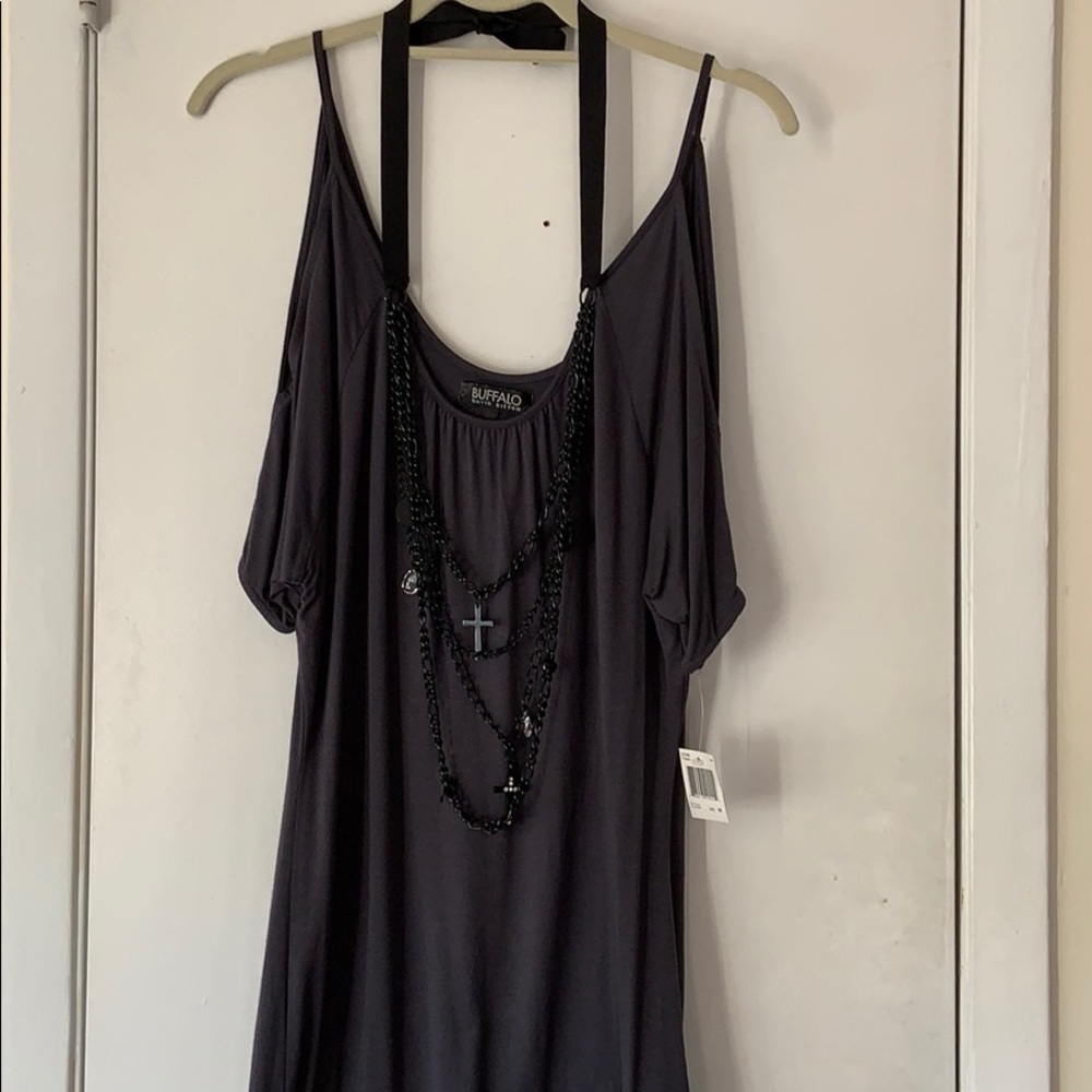 Buffalo ladies cold shoulder top with necklace
